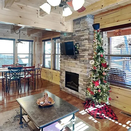 Woodland Escape, 3 Bedrooms, Hot Tub, Pool Access, WiFi, Sleeps 9